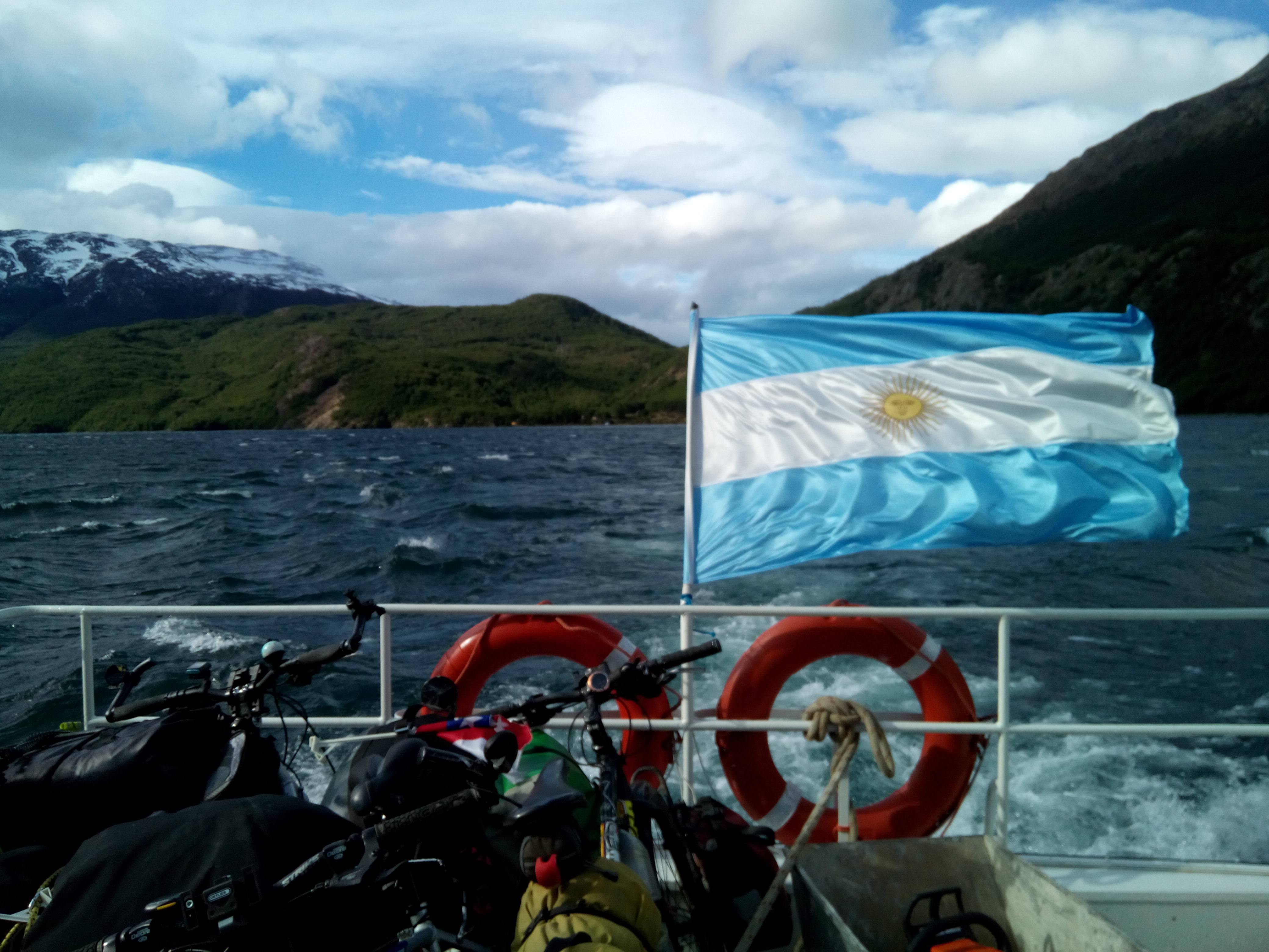 Paisaje cordillerano Lago del Desierto